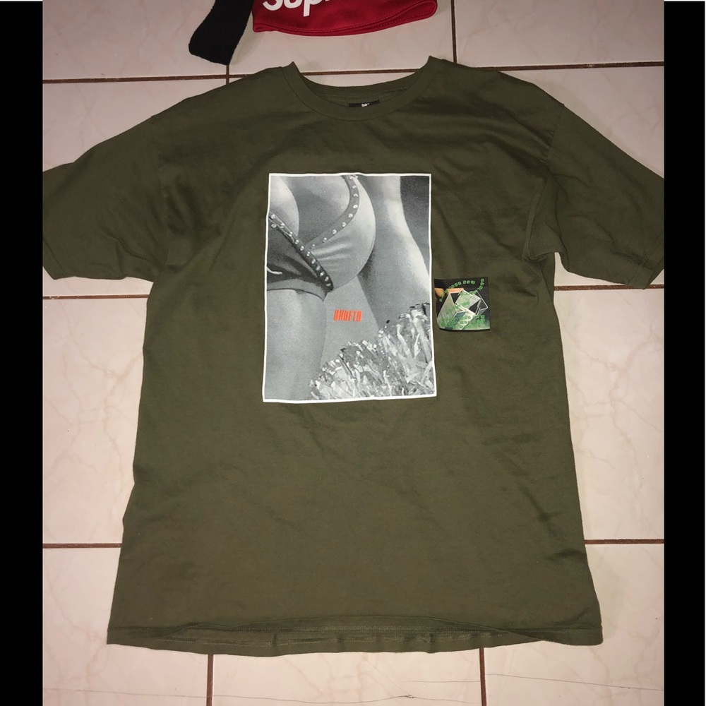 Undefeated Crop T-shirt olive